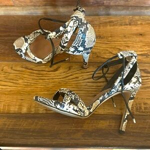 Gianni Bini 7.5 Like new Snake Print Strappy Heels